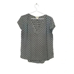 H&M gray w black tunic, V-neck, cap Sleeves,light & airy polyester, wrinkle free